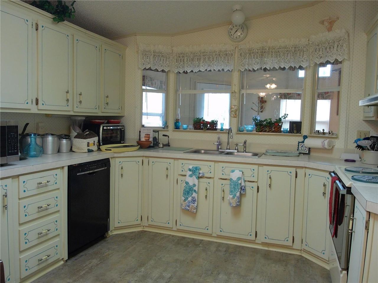 Photo 9 of 20: Kitchen
