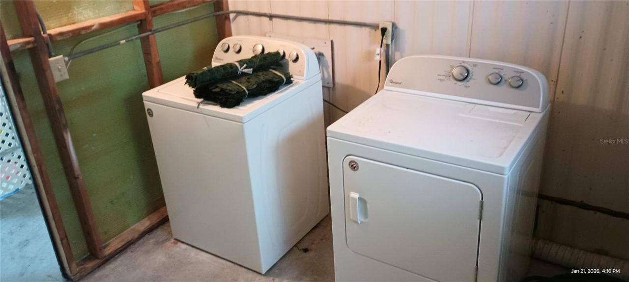 Photo 14 of 17: washer and dryer included