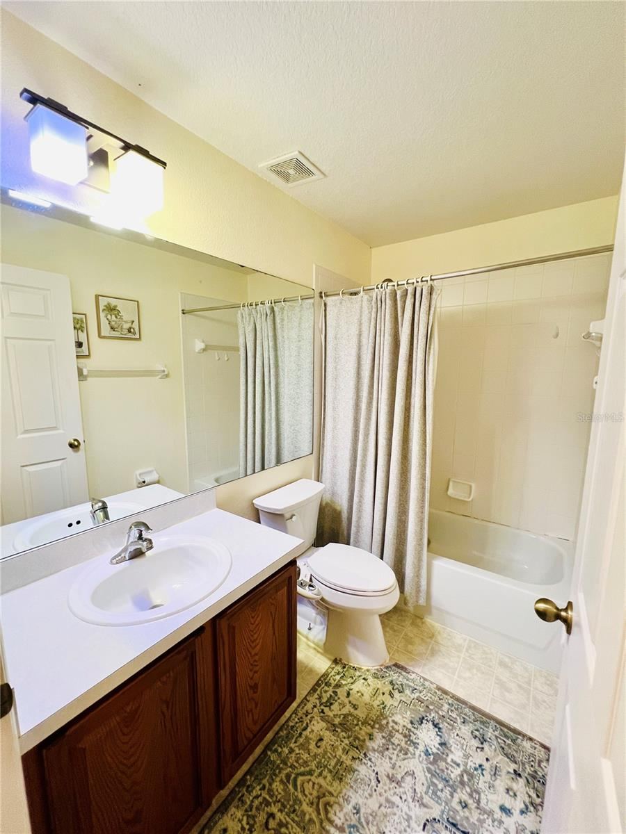 Photo 19 of 20: Second bathroom