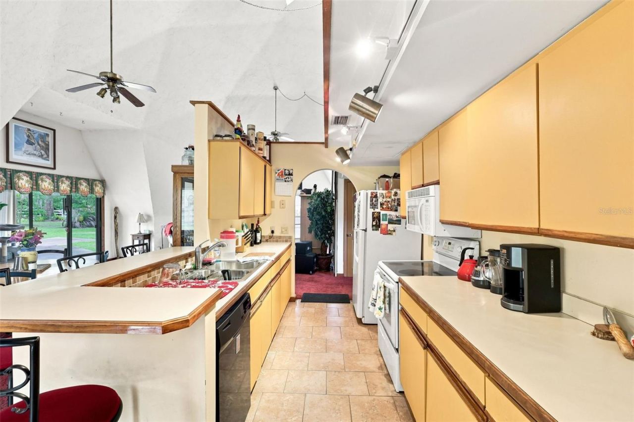 Photo 11 of 20: KITCHEN