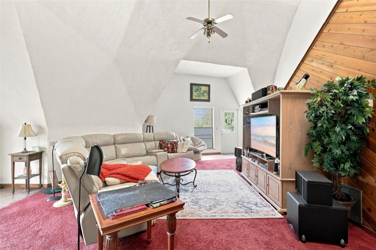 Photo 8 of 20: LIVING ROOM