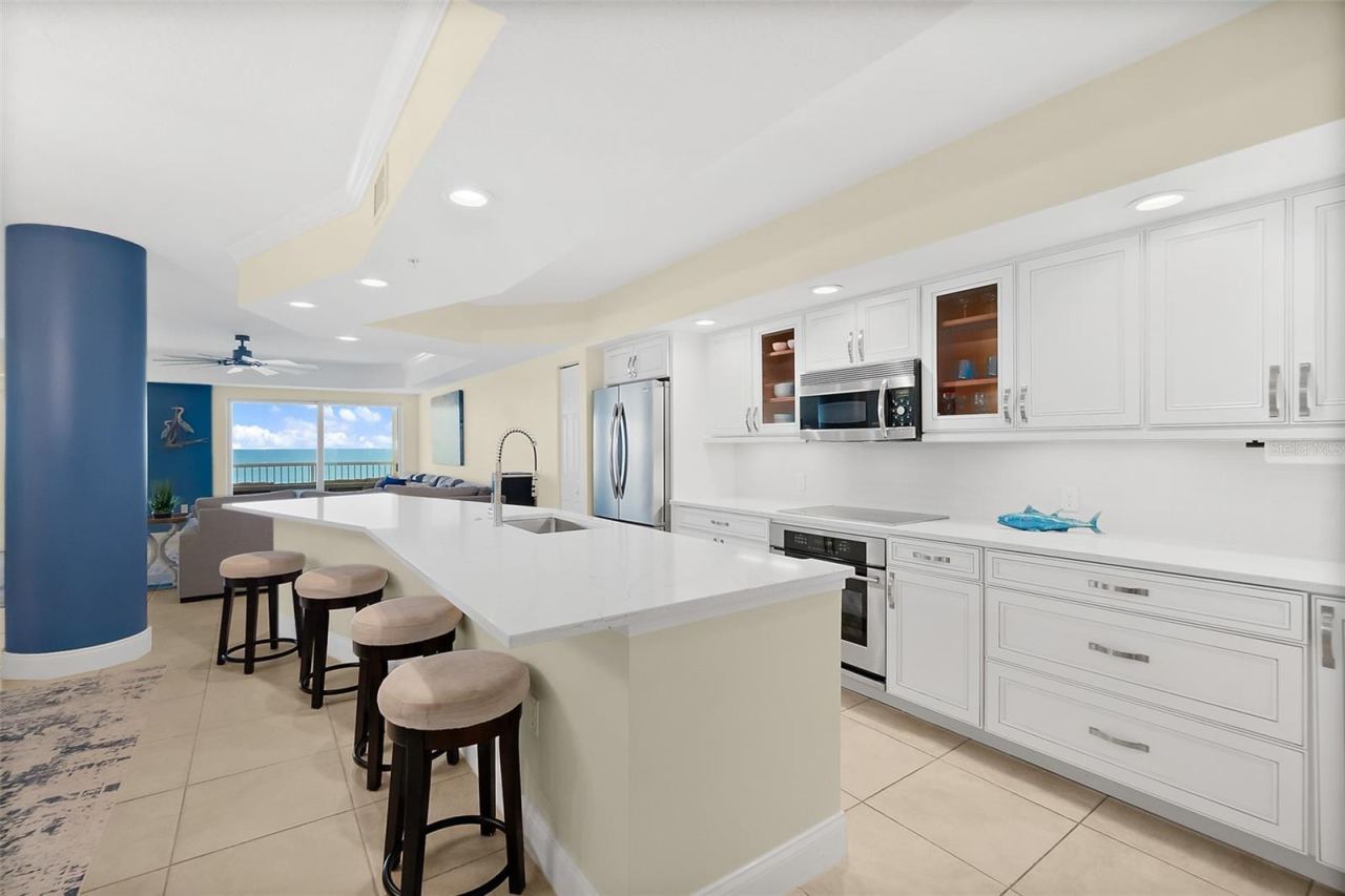 Photo 18 of 20: Large kitchen island