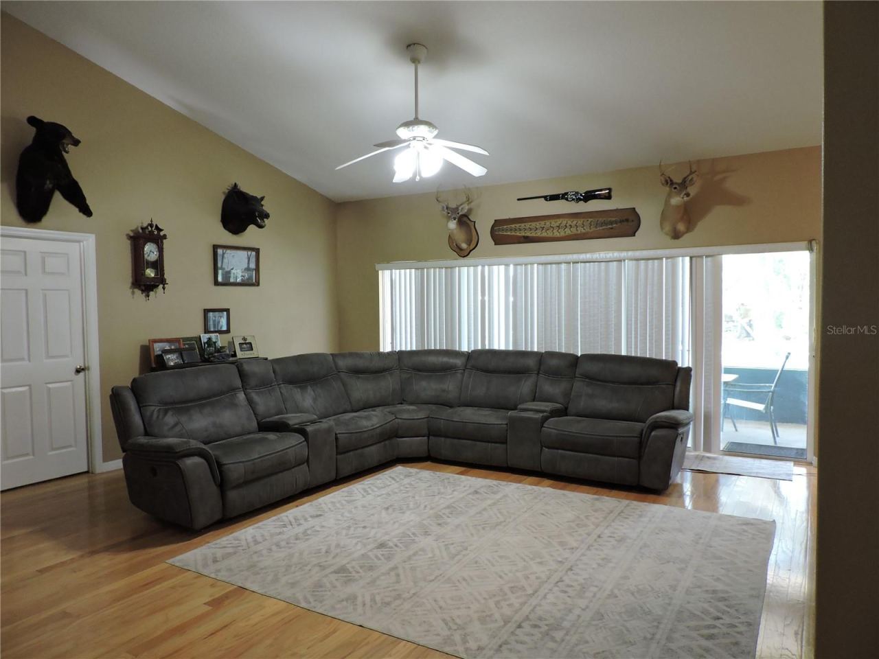 Photo 11 of 20: LARGE FAMILY ROOM SLIDING DOOR TO REAR SCREENED PORCH