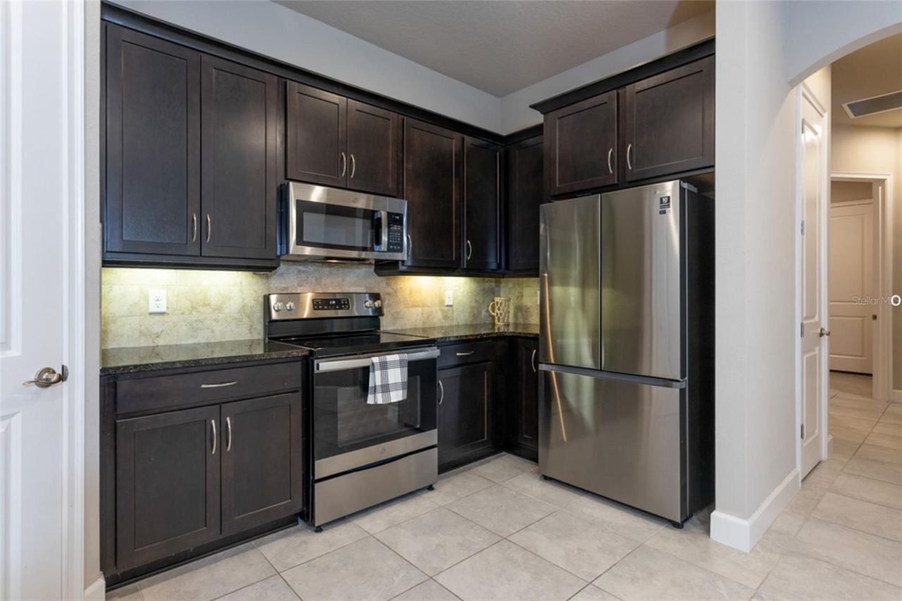 Photo 11 of 20: Matching stainless steel appliances
