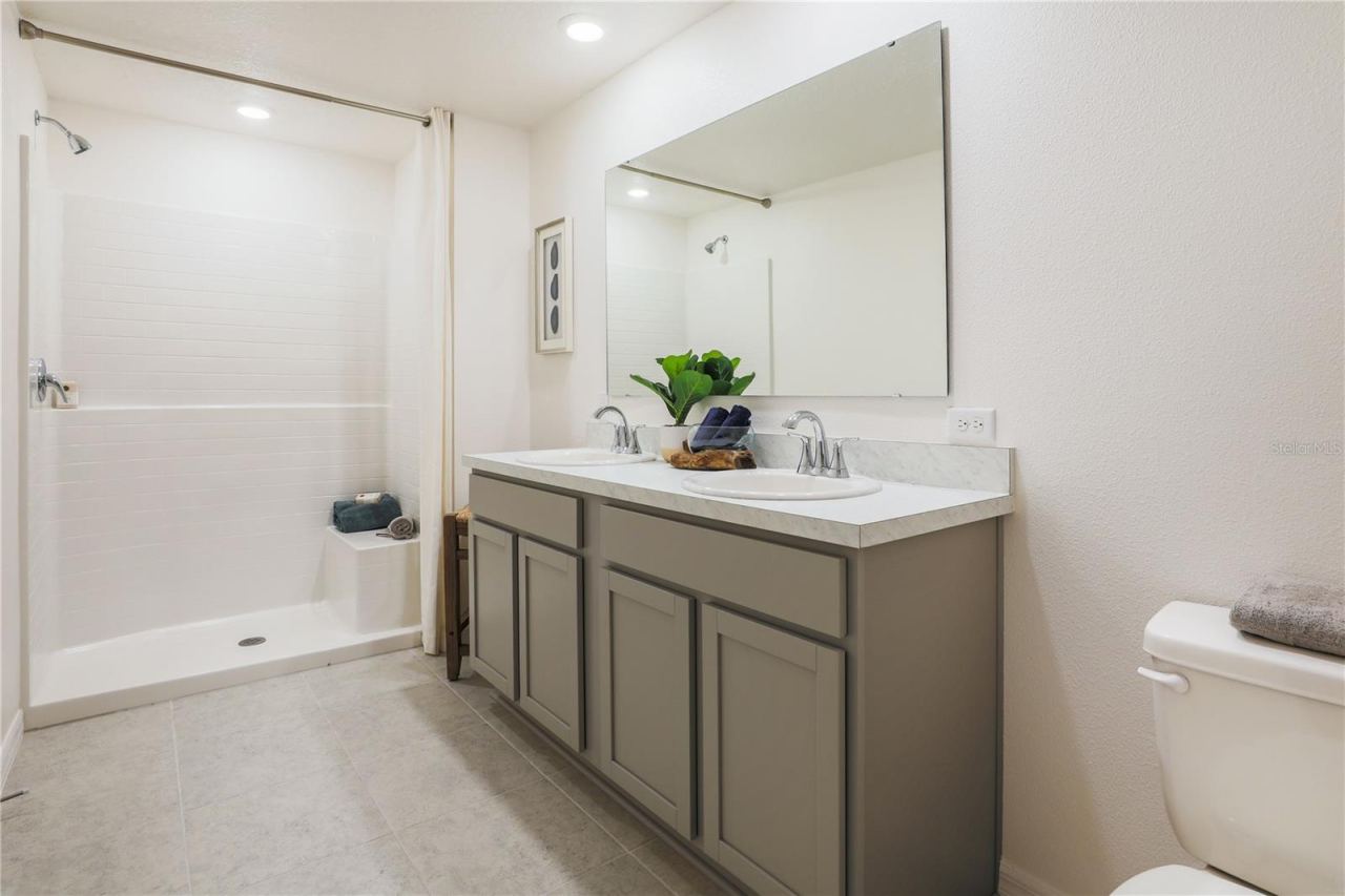 Photo 10 of 20: Model home - actual features may vary.