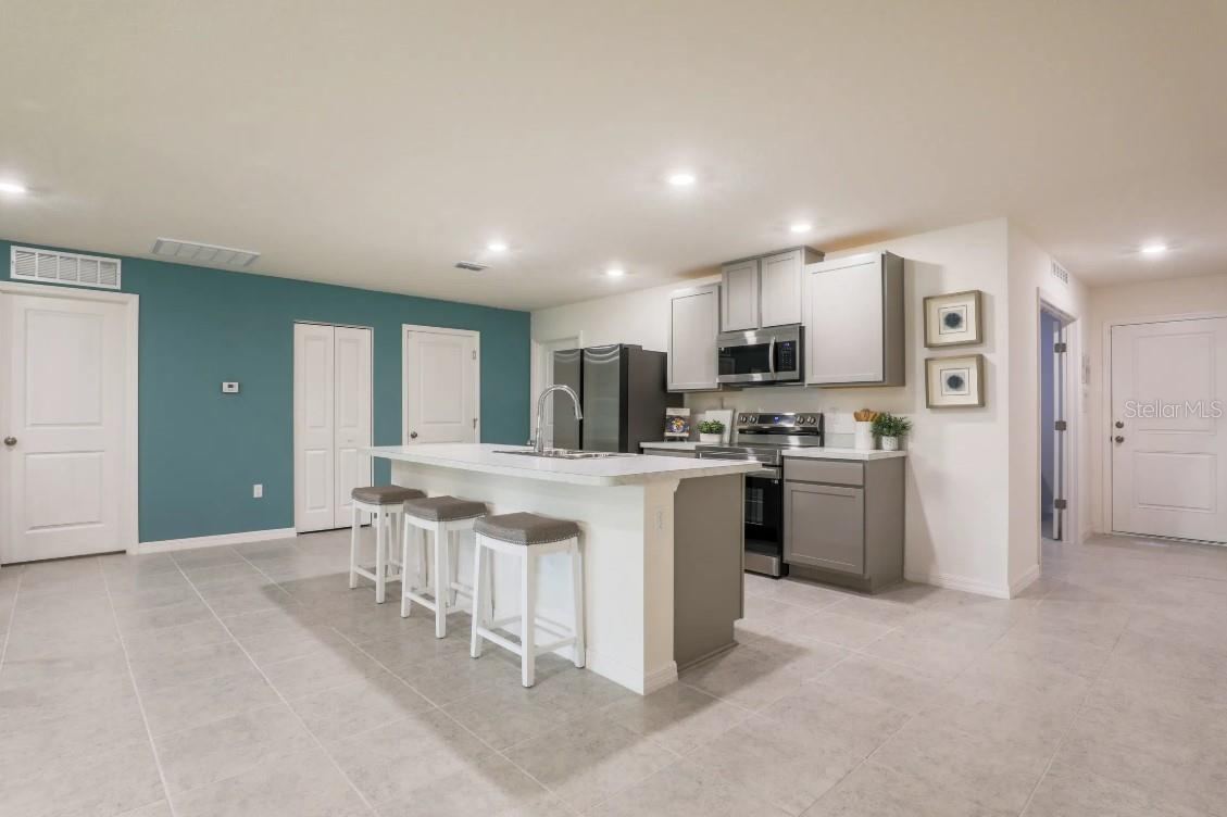 Photo 4 of 20: Model home - actual features may vary.
