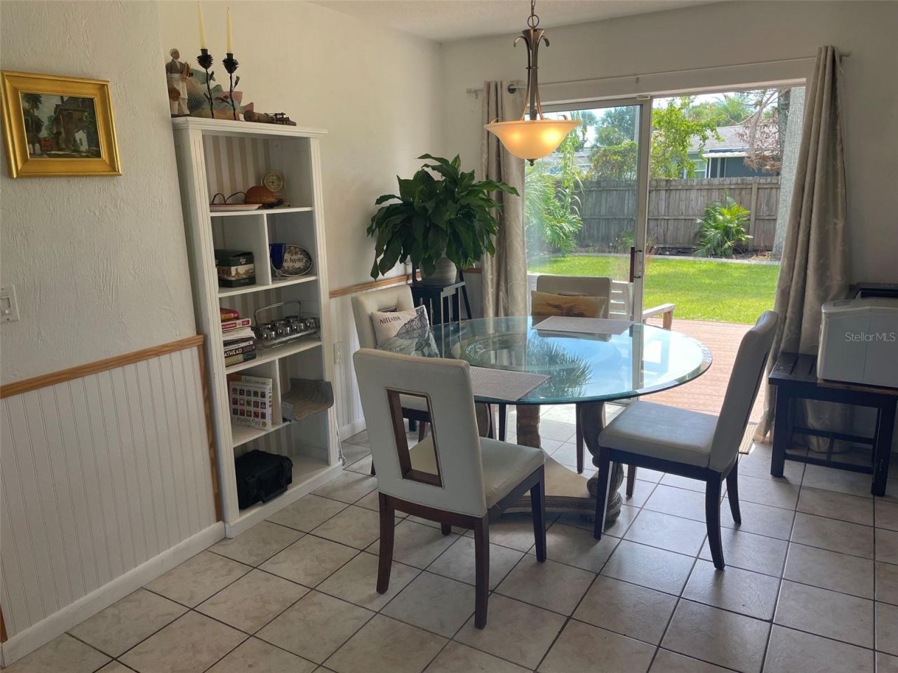 Photo 19 of 20: Dining area to patio