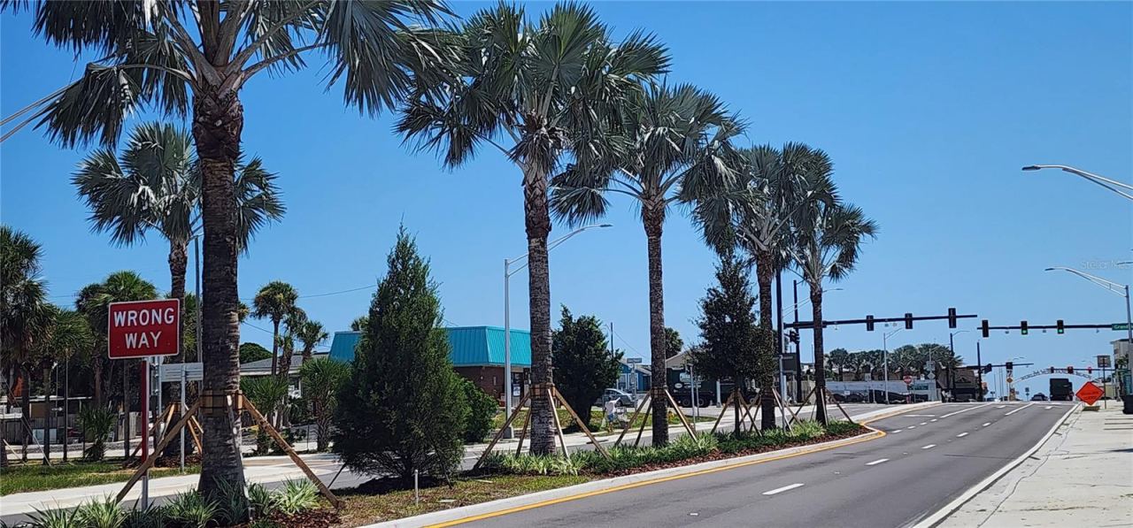 Photo 4 of 17: ON INTERNATIONAL SPEEDWAY 1 BLOCK FROM BEACH