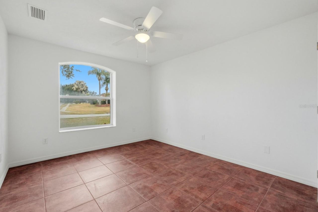 Photo 9 of 20: Front Bedroom