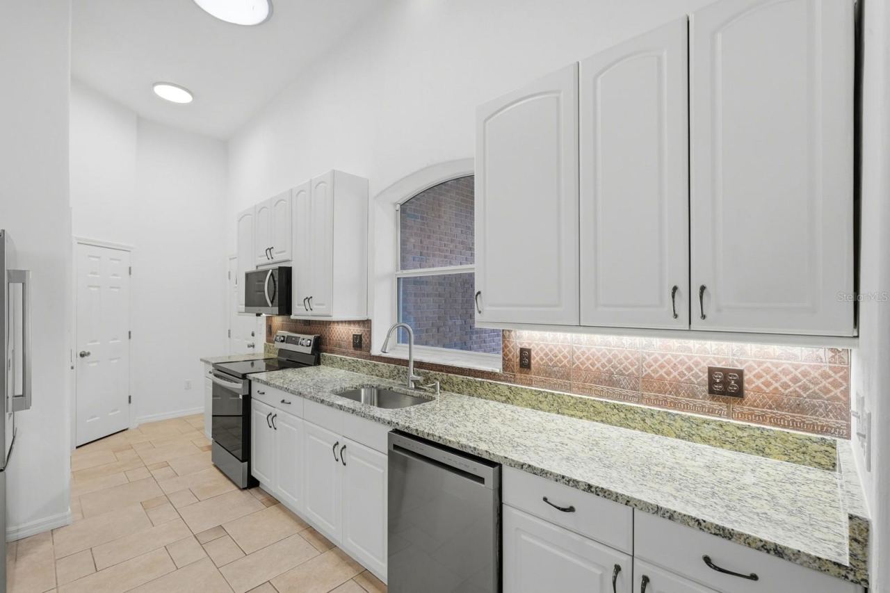 Photo 5 of 20: Kitchen with new counter tops and appliances.