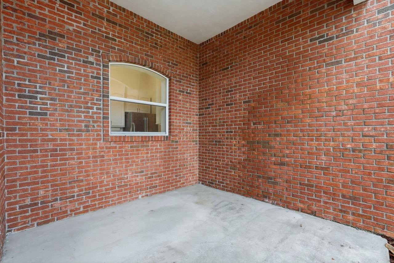 Photo 17 of 20: Front Porch Area