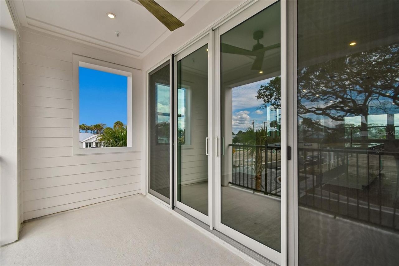 Photo 6 of 20: Covered Balcony