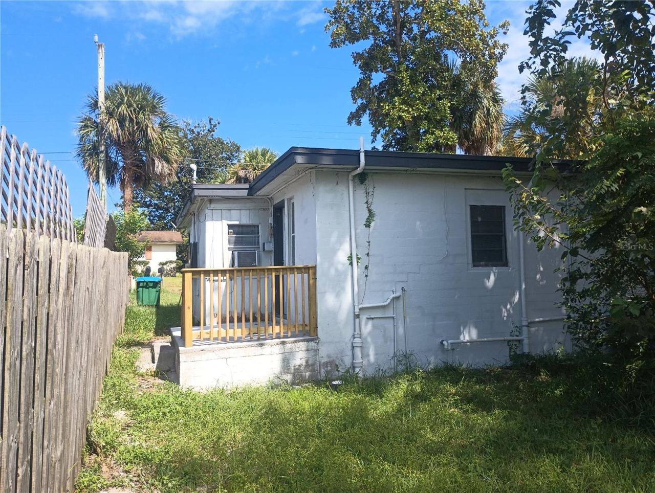 Photo 9 of 14: Unit A Porch