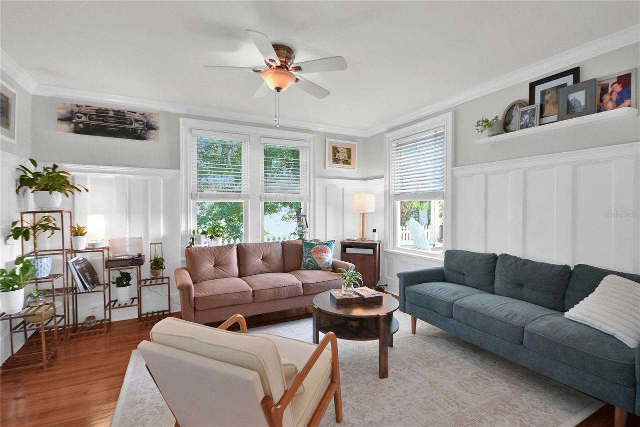 Photo 15 of 20: Family room