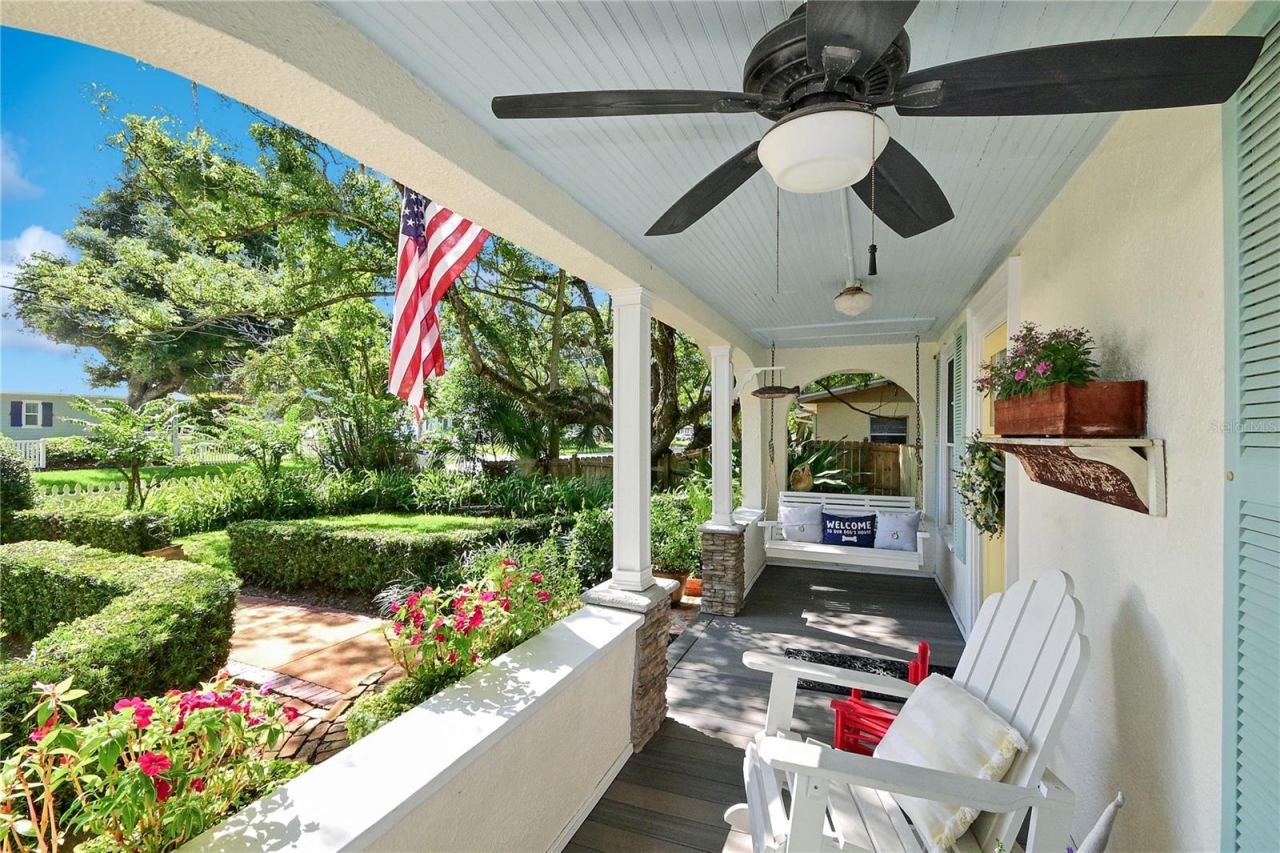 Photo 10 of 20: Front Porch