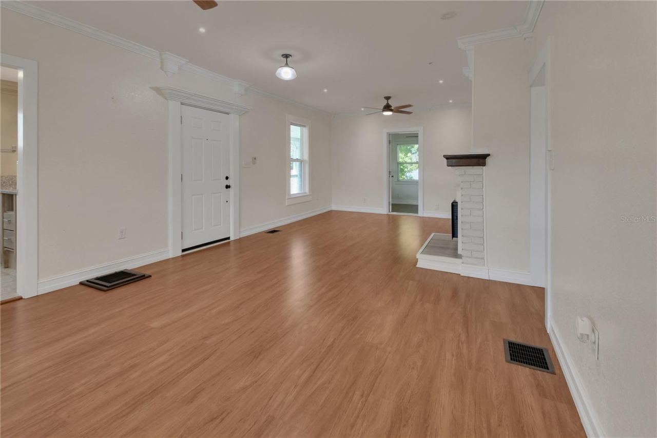 Photo 3 of 20: DOWN STAIRS LIVING ROOM