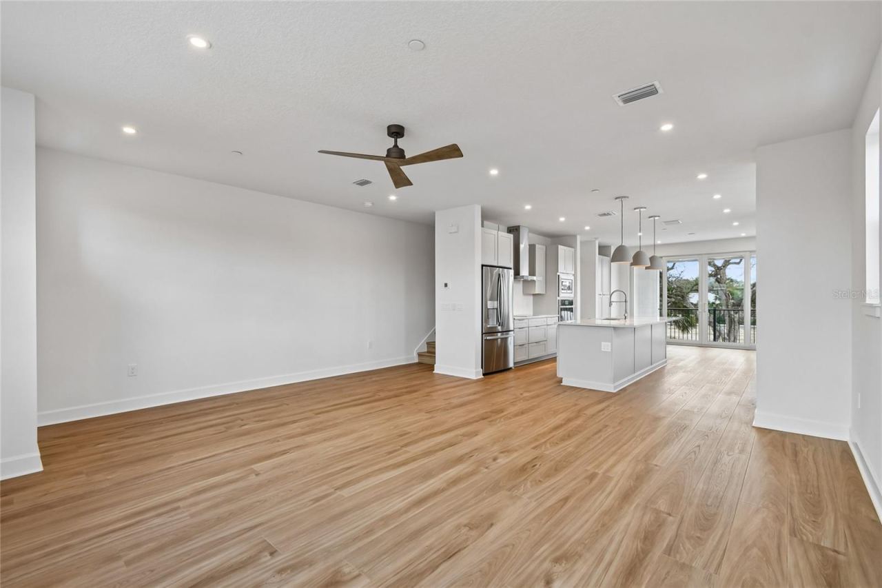 Photo 6 of 20: Great room