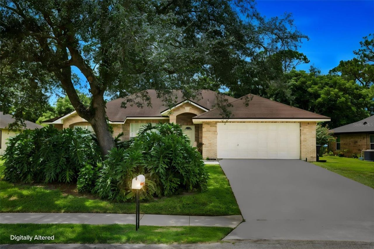 Photo 2 of 20: driveway