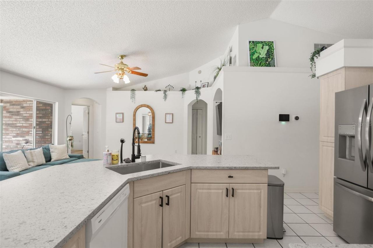 Photo 18 of 20: interior of the kitchen