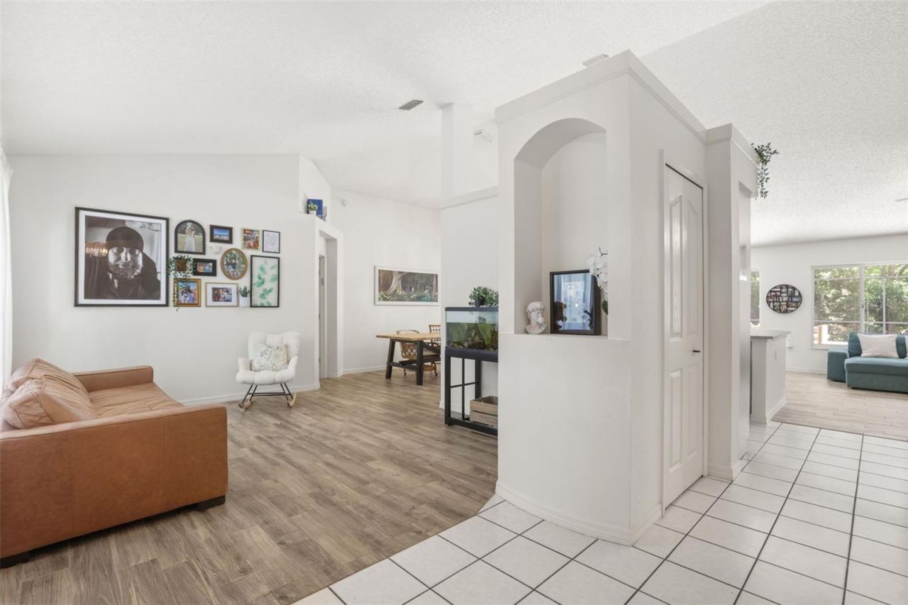 Photo 8 of 20: open entry space