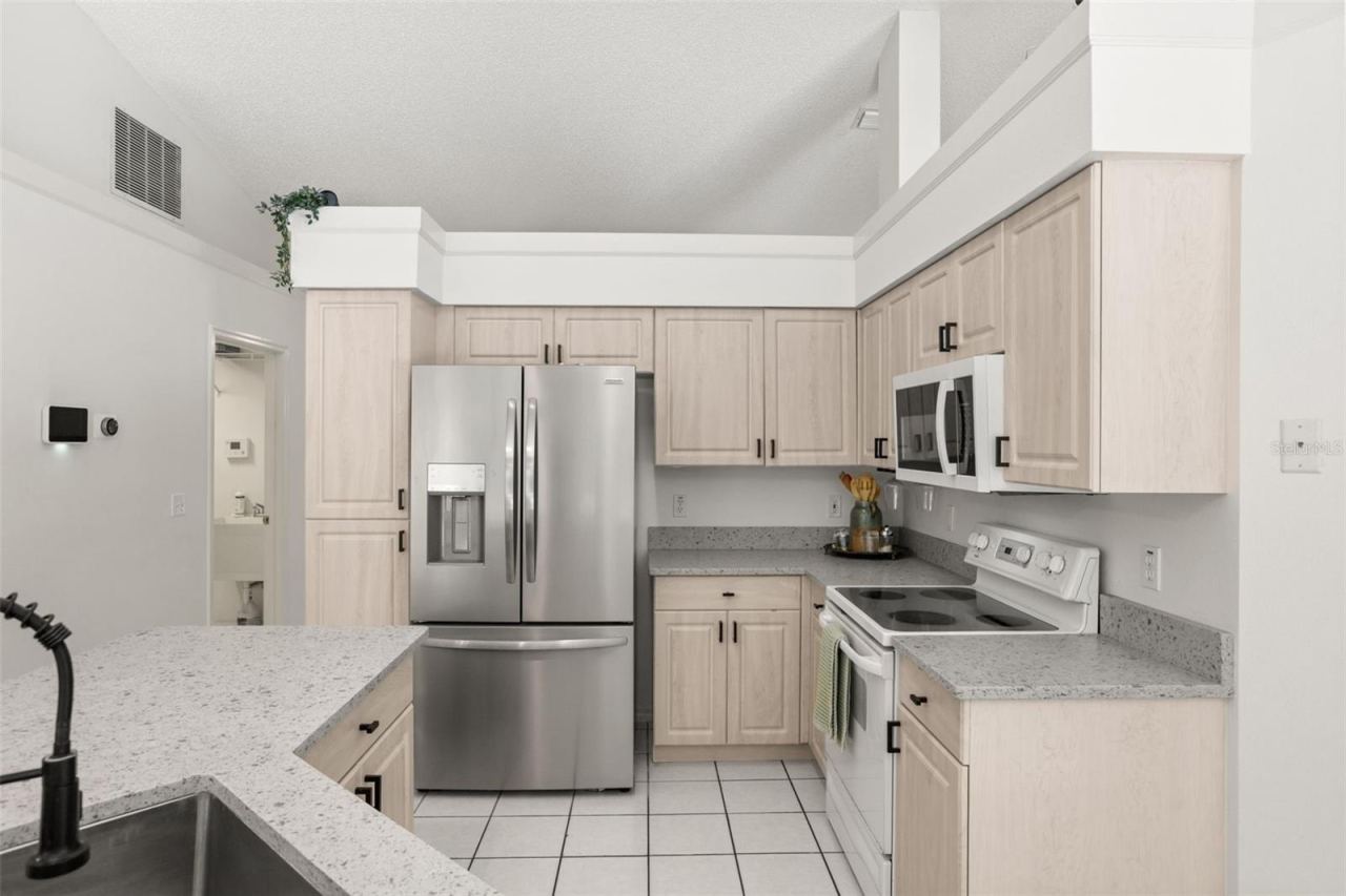 Photo 17 of 20: kitchen