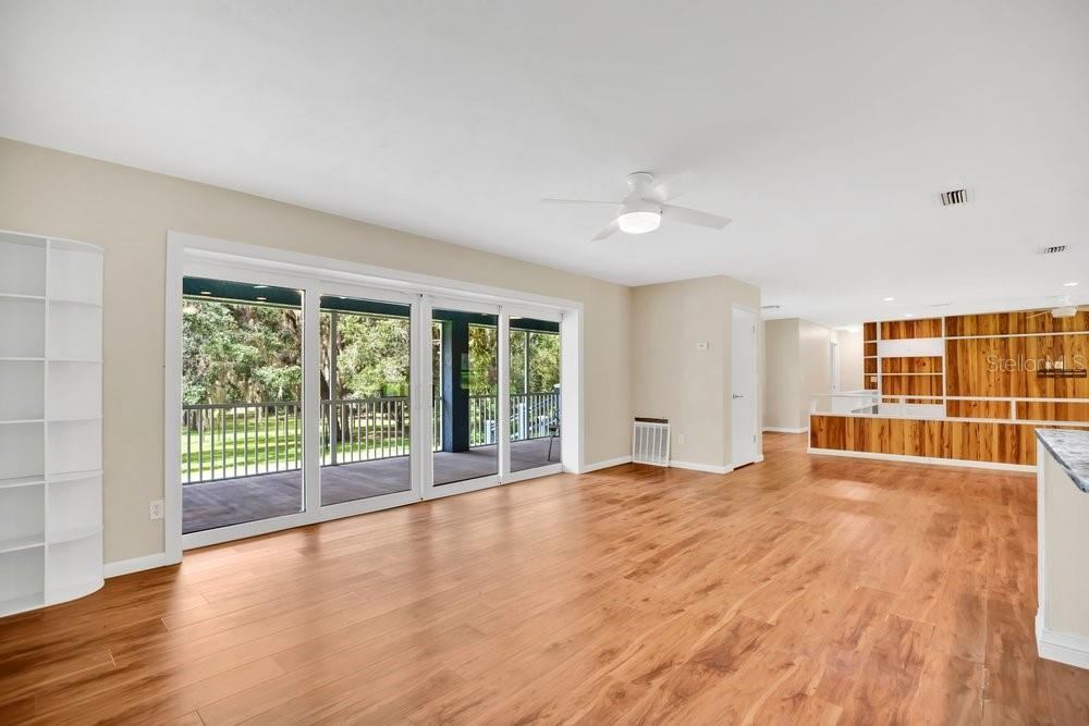 Photo 16 of 20: DINING AND LIVING AREAS