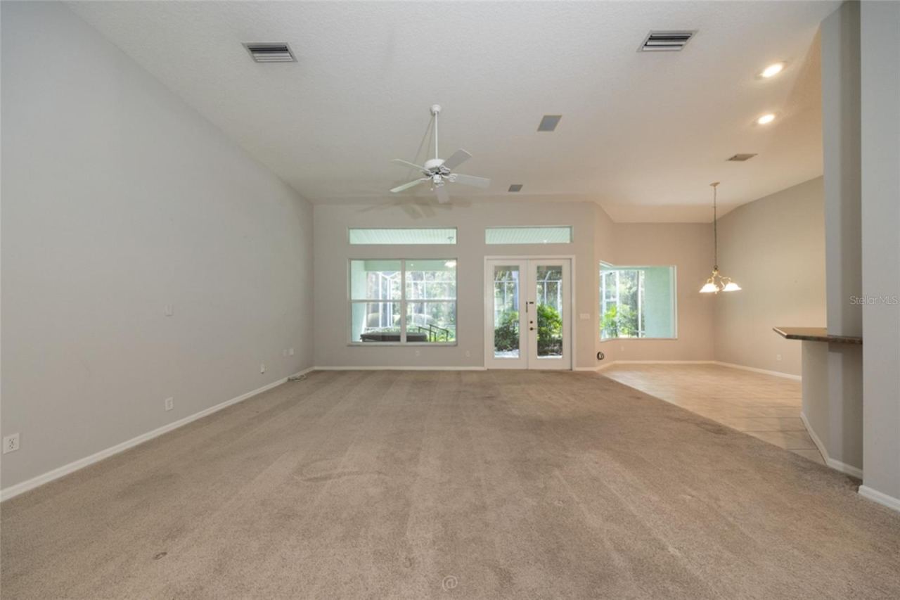 Photo 5 of 20: Family room