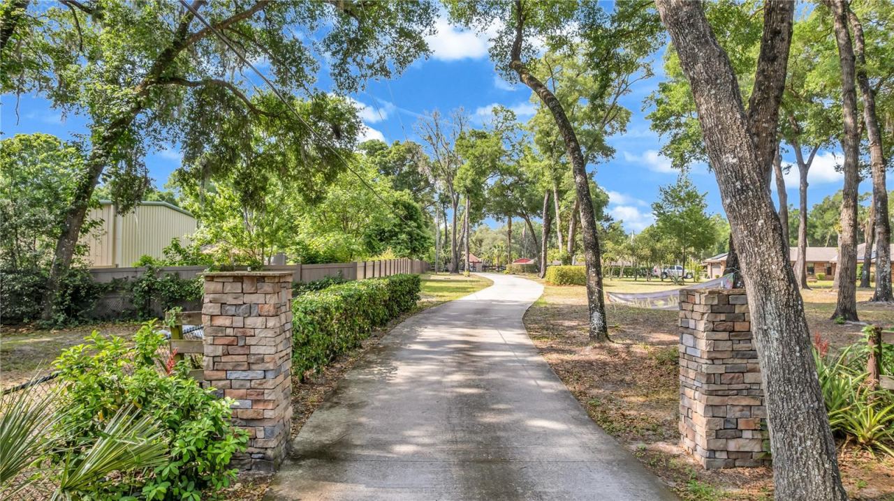 Photo 3 of 20: Property Entrance