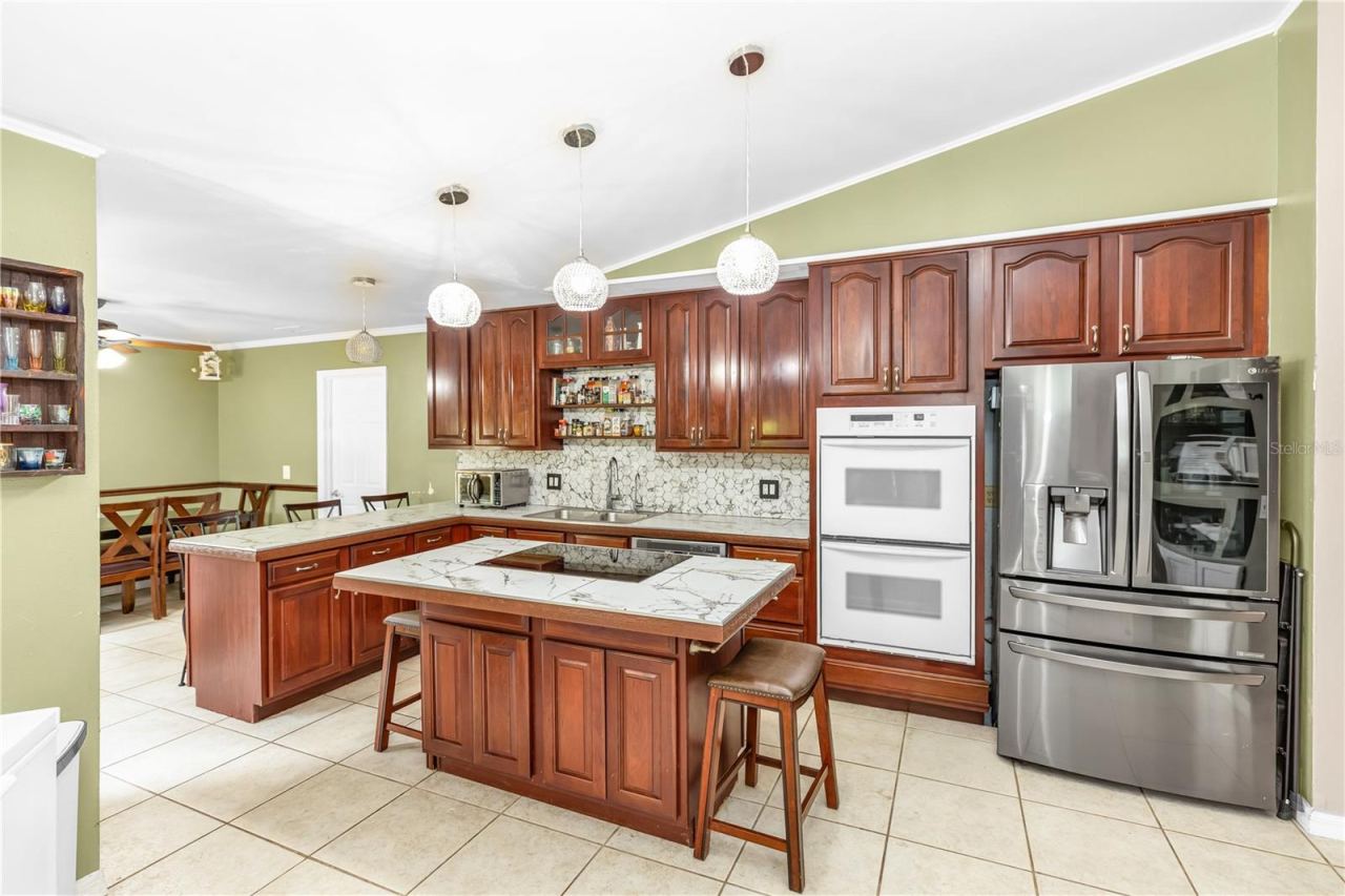 Photo 11 of 20: Kitchen
