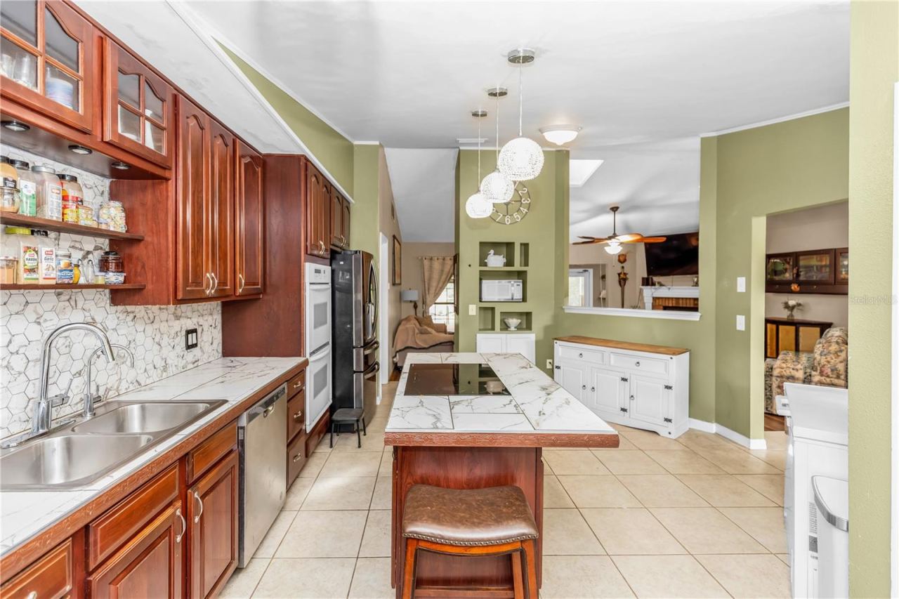 Photo 12 of 20: Kitchen