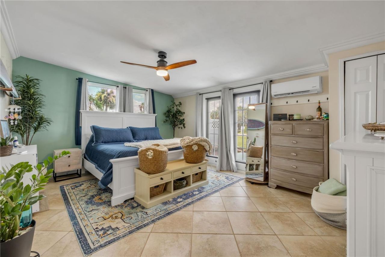 Photo 15 of 20: Additional living space with seating and access to adjoining rooms.