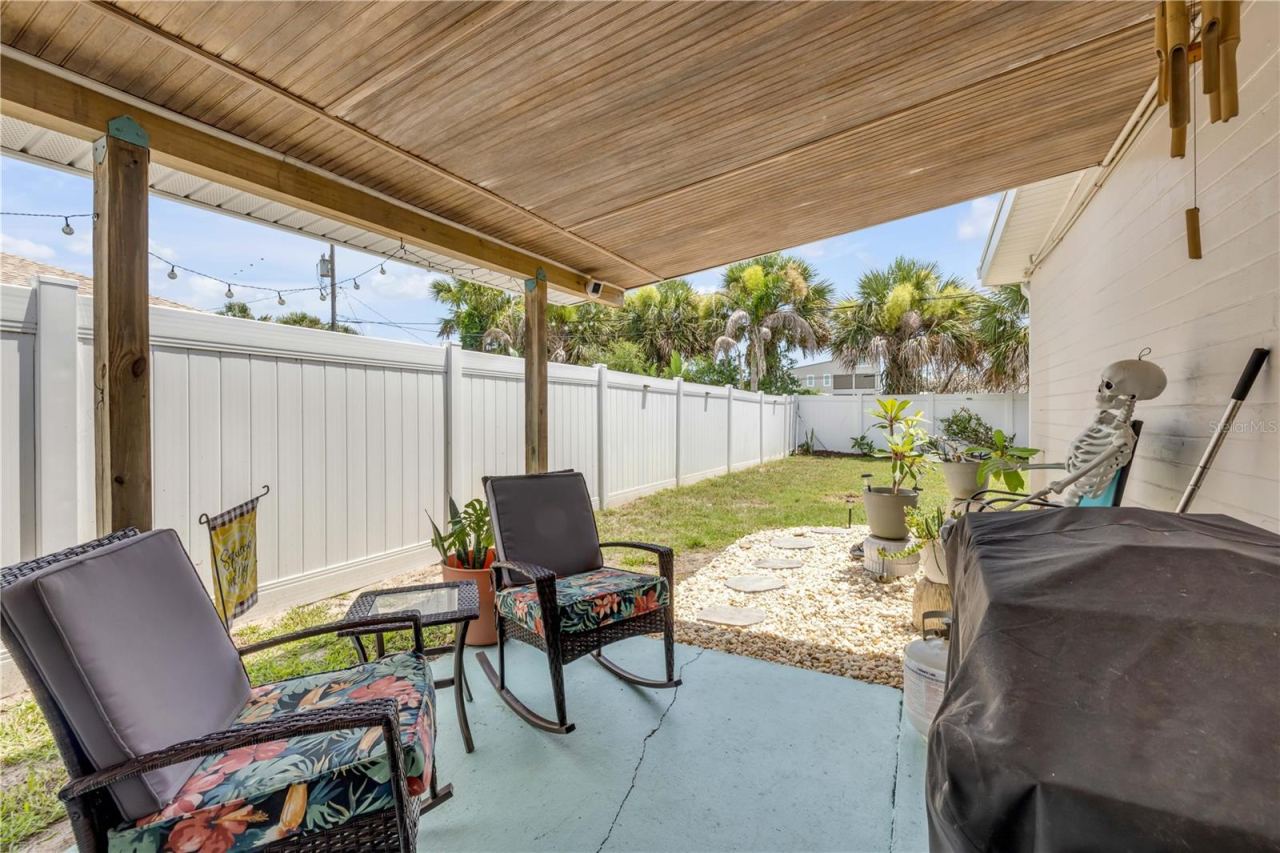 Photo 18 of 20: Alternate covered-patio view overlooking the fenced yard.