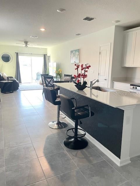 Photo 10 of 20: Spacious Open Floorplan w/Kitchen Island