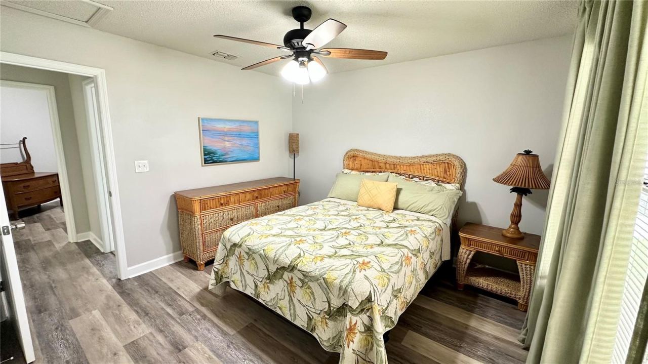 Photo 19 of 20: Front guest room