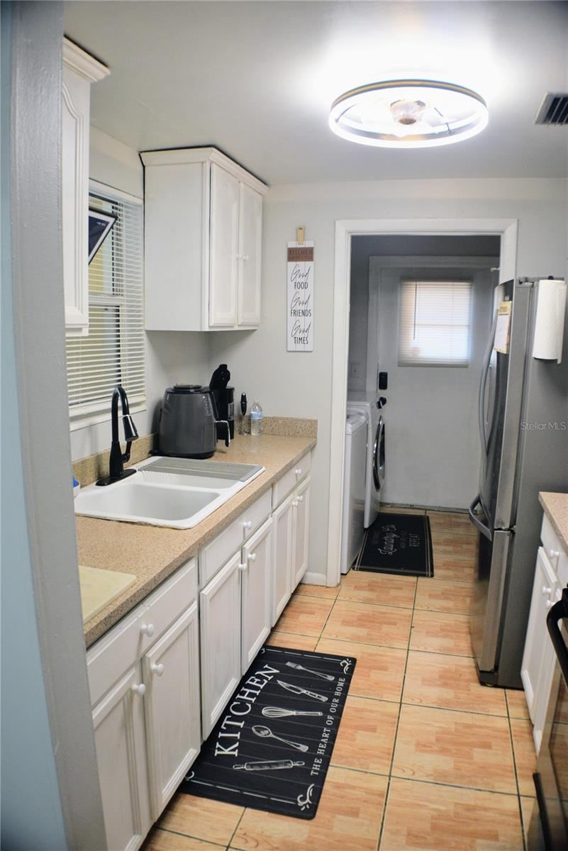 Photo 8 of 12: Kitchen