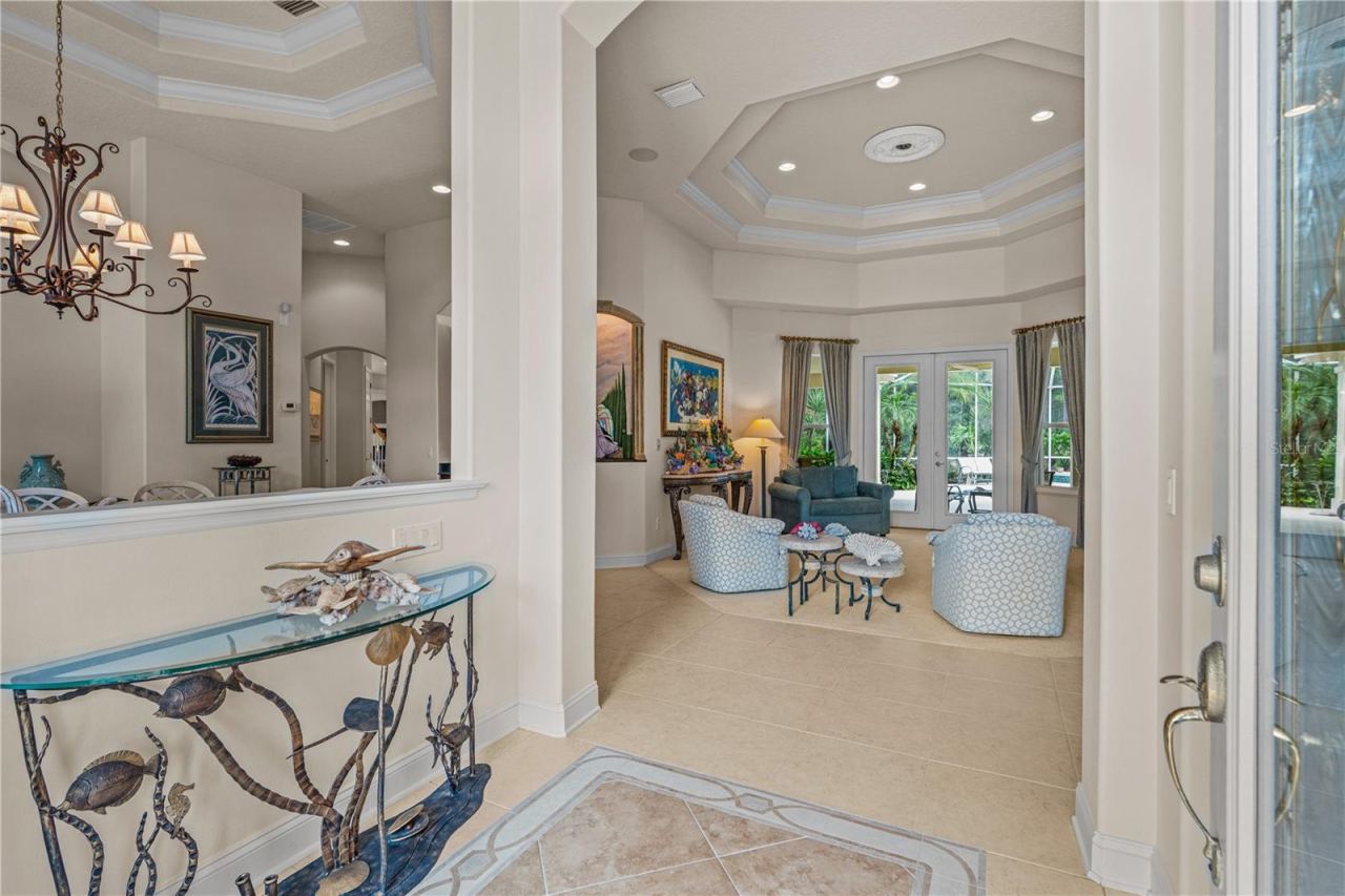 Photo 3 of 20: Foyer