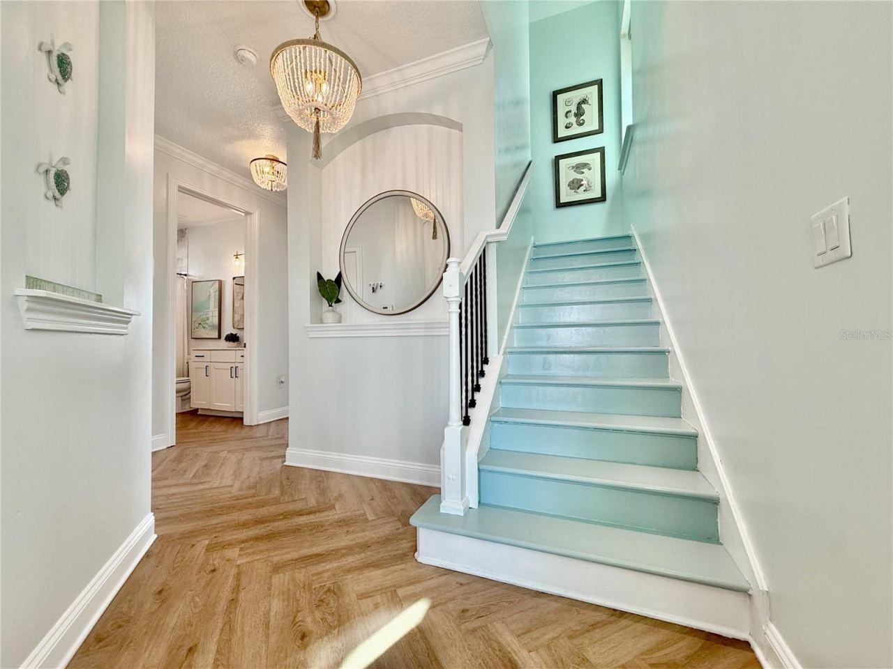 Photo 13 of 20: Foyer