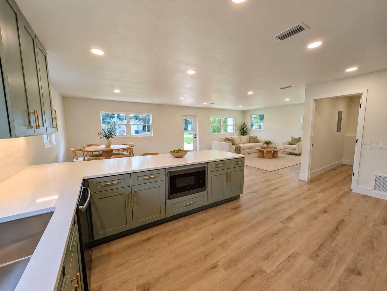 Photo 10 of 20: Kitchen Virtually staged