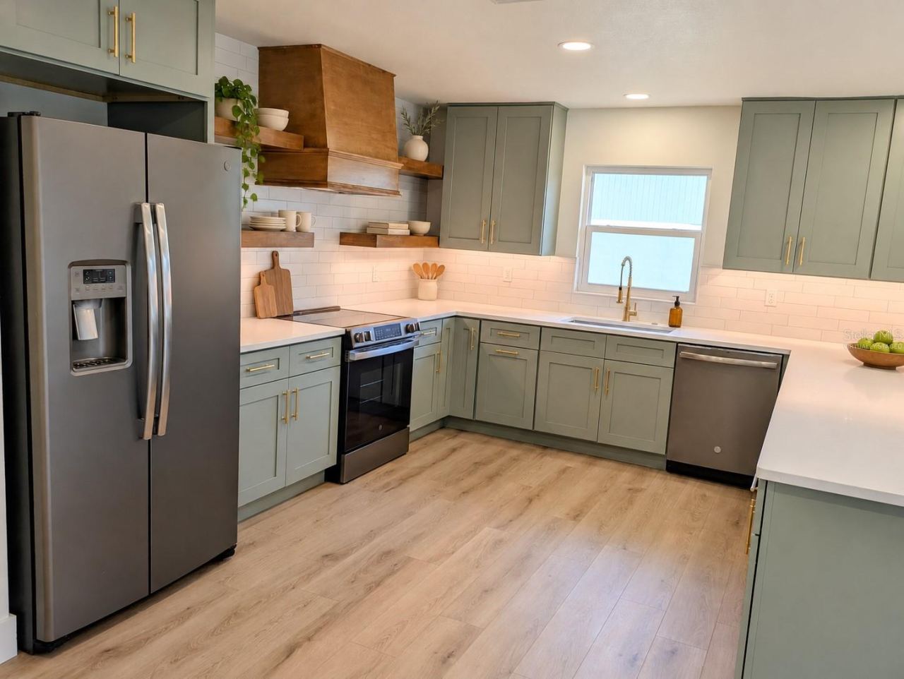Photo 8 of 20: Kitchen Virtually staged