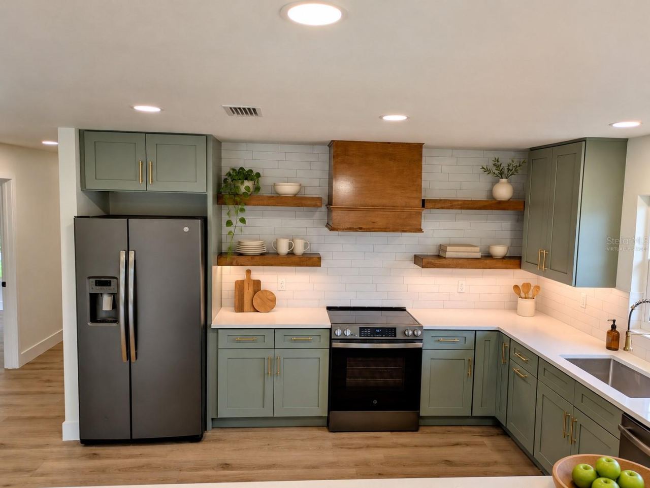 Photo 7 of 20: Kitchen Virtually staged
