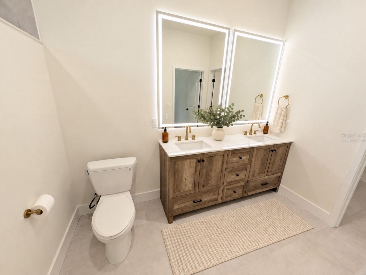 Photo 15 of 20: Primary bathroom Virtually staged