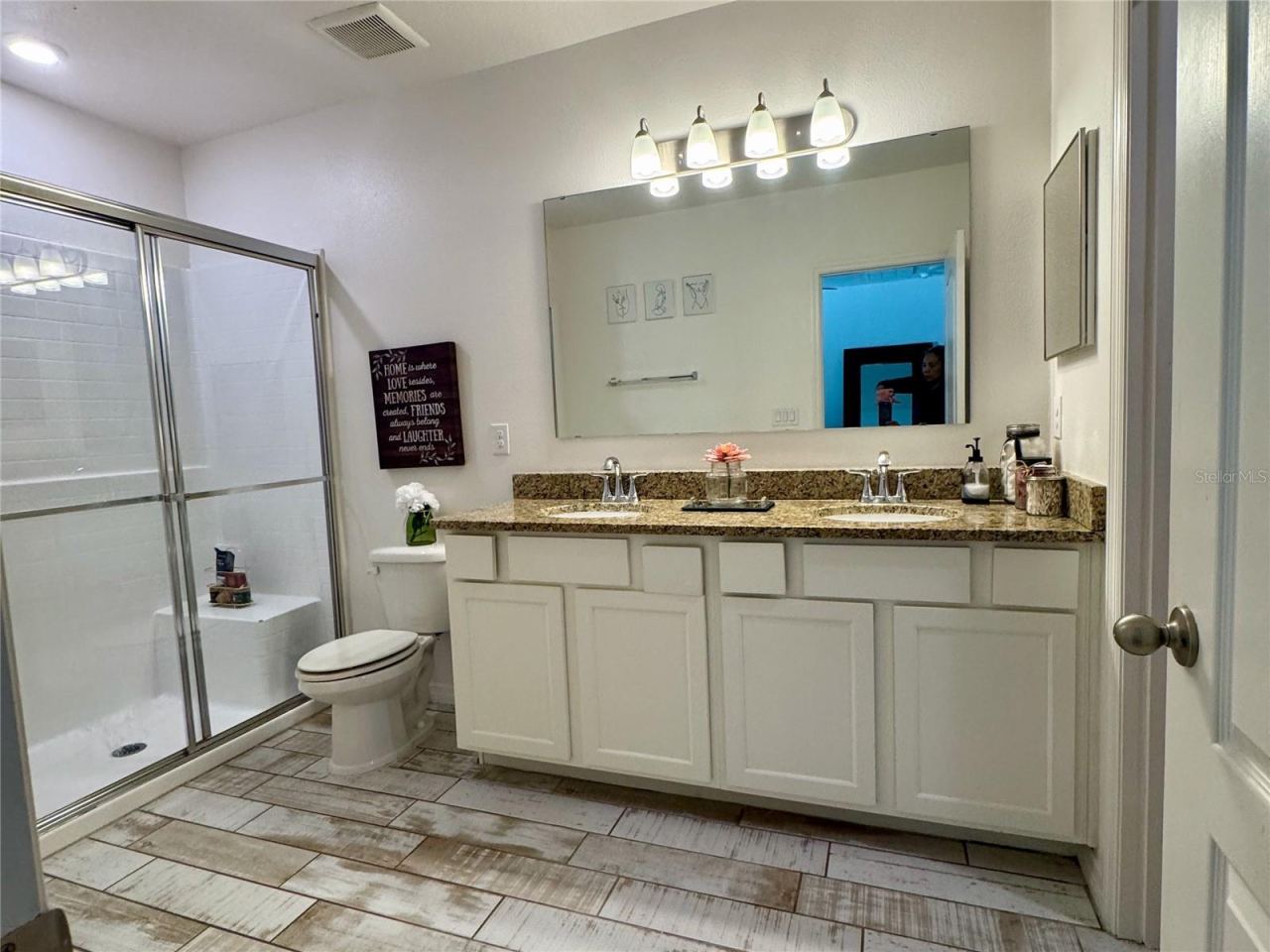 Photo 18 of 20: Master Bathroom