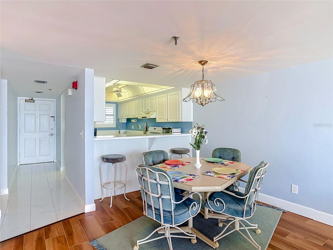 Photo 16 of 20: Dining Area