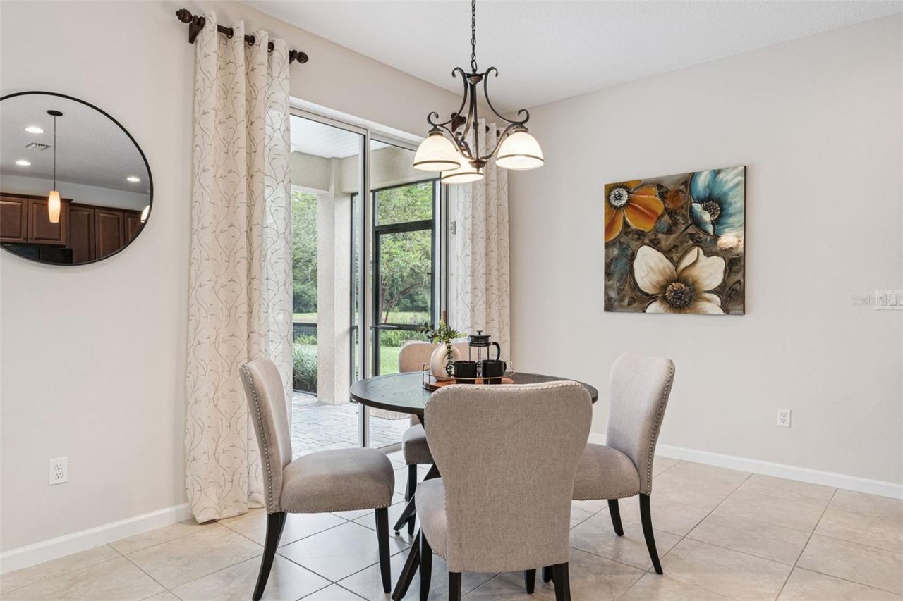 Photo 18 of 20: 12' x 10' Dinette area