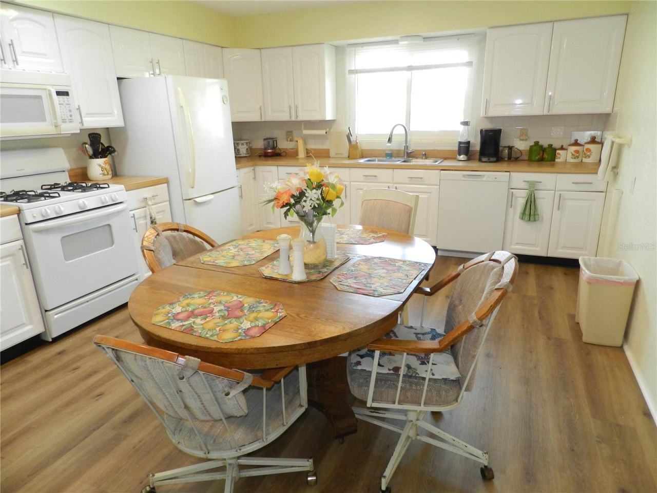 Photo 11 of 20: Kitchen
