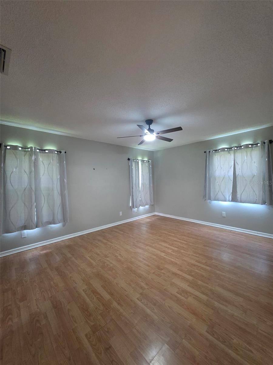 Photo 7 of 20: Master bedroom