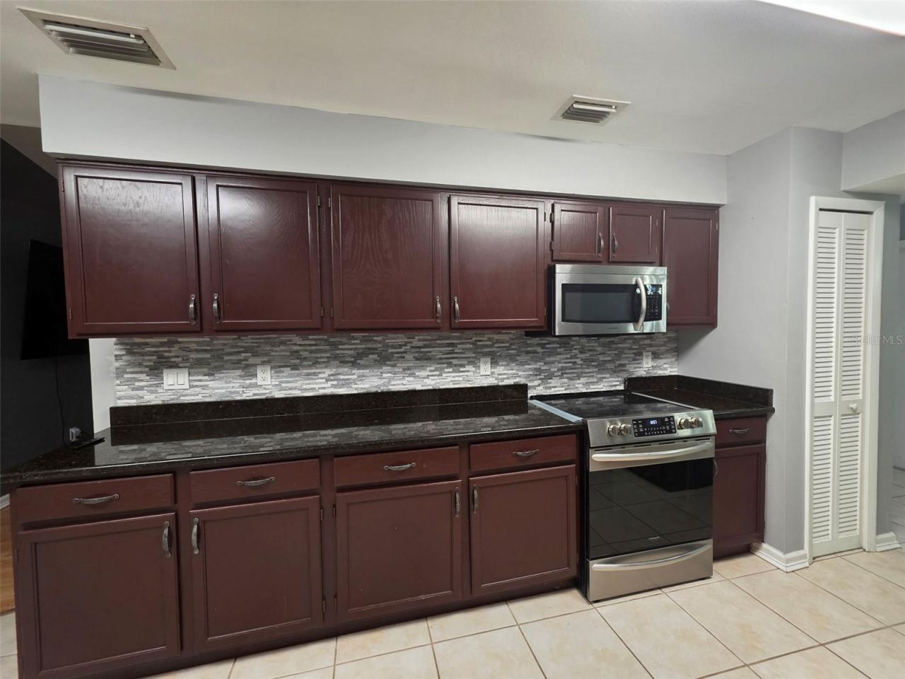 Photo 13 of 20: Kitchen