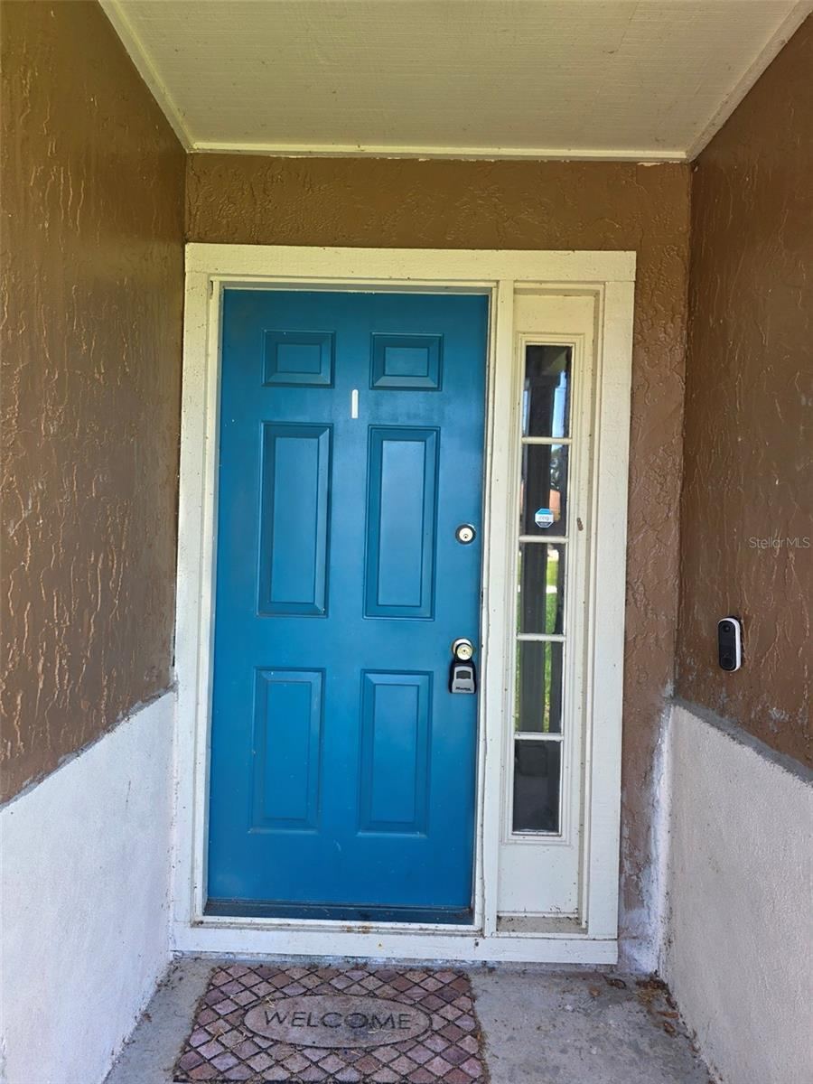Photo 4 of 20: Front door