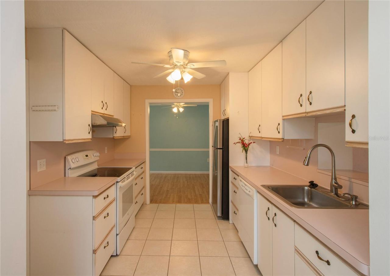 Photo 8 of 20: KITCHEN