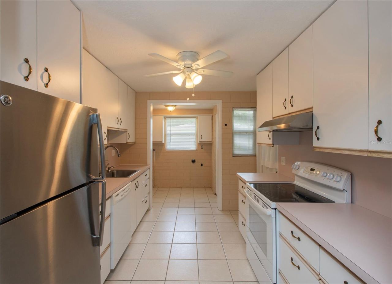 Photo 9 of 20: KITCHEN